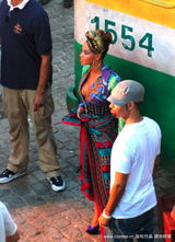 幻灯：碧昂斯与艾丽西亚合作新曲 拍MV比拼性感