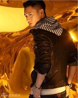 组图：魏晨最新时尚大片曝光 流金光影展风度