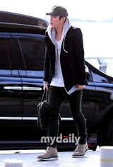 组图：《IRIS2》赴匈牙利取景 李多海等亮相机场