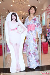 组图：吴亚馨露瘦胸力拼许维恩辣腿 携手捞百万