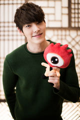 高清组图：对话金宇彬 想和李钟硕拿情侣奖