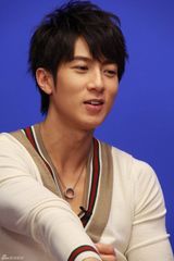 高清组图：吴尊做客新浪花絮照 阳光美男表情百变