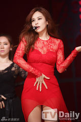 组图：AfterSchool大跳钢管舞 EXO变身狼少年