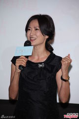 组图：王心凌穿婚纱摔倒 装傻避谈姚元浩