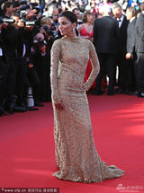 组图：《绝望主妇》伊娃鱼尾裙现身华贵性感