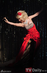 组图：变性女星河莉秀爆乳黑丝上演香辣诱惑