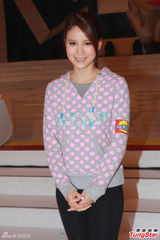 组图：陈智燊亮相拜神仪式 不介意女友性感出镜