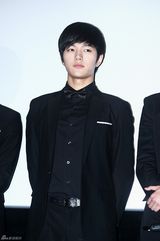 组图：韩团INFINITE正装出席演唱会电影媒体首映式