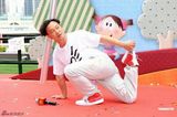 组图：陈奕迅亲子活动现场翻筋斗 大展鬼马本色 