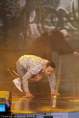 组图：金像奖创意开场表演 激情街舞秀