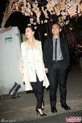 组图：梁朝伟刘嘉玲挽手出席张震婚礼秀恩爱