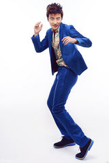 组图：高梓淇时尚写真彰显暖男雅痞风