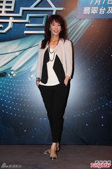 组图：崔建邦爱女生 梁烈唯筹备婚礼不直播