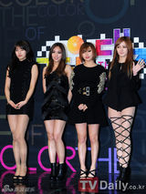 组图：韩星IU与好友秀智主持歌谣大战 众星云集