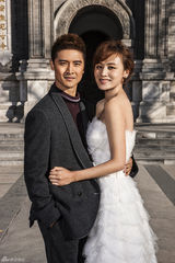 组图：田亮叶一茜游乐园回味甜蜜时光