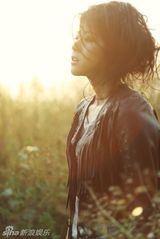 组图：魏佳庆发新单曲 全新清新造型曝光