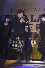 组图：潘玮柏挖坑给吴克群跳 问夜店把妹经验