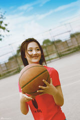 组图：“宅男女神”陈梦露校园写真清新多面