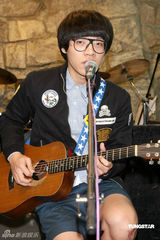 幻灯：卢广仲为巡演卖力排练 个唱邀到陈绮贞李宗盛