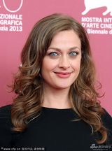 组图：《暴力小姐》发布会 导演翻白眼搞怪