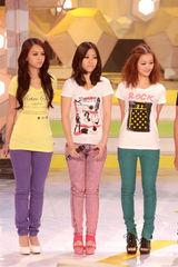 幻灯图：HotCha洋溢夏日青春色彩 与众歌手录综艺