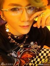 组图：好声音视觉美男梁君诺私照 网曝整容传言