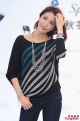 组图：杨谨华出席代言活动 将赴欧游学兼玩乐