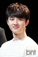 组图：SISTAR孝琳下衣失踪似没穿 EXO白衣纯情