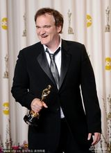 组图：奥斯卡颁奖礼后台-昆汀比剪刀手搞怪