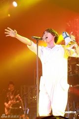 幻灯图集：林宥嘉日系范儿开唱 现场粉丝热情高涨 