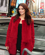 高清组图：阿什丽-格林圣诞街拍红色皮草霸气