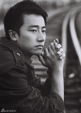 组图：人气小生黄轩写真 冷峻不羁的自由味道