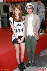 组图：叶念琛新片执导绯闻女友庄思敏床战戏