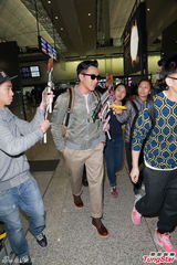 组图：杨幂围巾遮掩小腹 与刘恺威同避怀孕话题