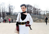 组图：霍思燕黑白长裙亮相巴黎复古优雅