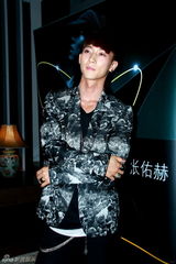 高清图：张佑赫签约华谊欲重组HOT 想跟周杰伦合作