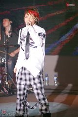 高清组图：李准基杭州火爆开唱 个性十足High翻全场