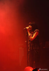 高清：简迷离首唱会张亚东助阵 立体呈现摇滚仙境