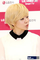 组图：少女时代清新亮相签名会 可爱萌表情多