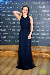 组图：艾玛-沃特森出席电影首映大秀性感