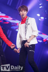 组图：韩团4minute《M COUNTDOWN》夺冠