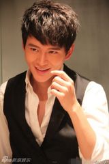 组图：黄明写真帅气硬朗 欲挑战黄晓明望毁容出演