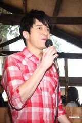 组图：宇珩相隔四年发专辑 马来帮光良戴佩妮祝贺