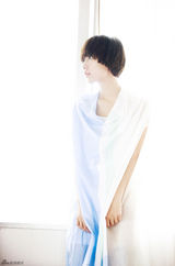 幻灯图集：王珞丹全新写真曝光 活泼中添优雅知性