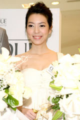 高清组图：郑元畅代言护肤品 自曝喜欢白皙女孩