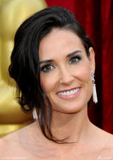 高清组图：奥斯卡红毯 黛咪-摩尔优雅亮相笑容迷人