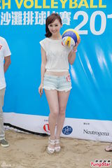组图：豪乳高海宁秀球技 择偶要全能型男生