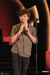 组图：Greyson亚视录节目唱新歌  期待去泰国骑大象