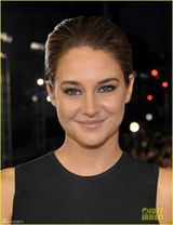 组图：MTV红毯女星水果姐秀牙套ladygaga扮人鱼