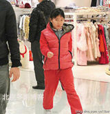 组图：任贤齐与可爱儿女近照曝光 姐弟俩感情好